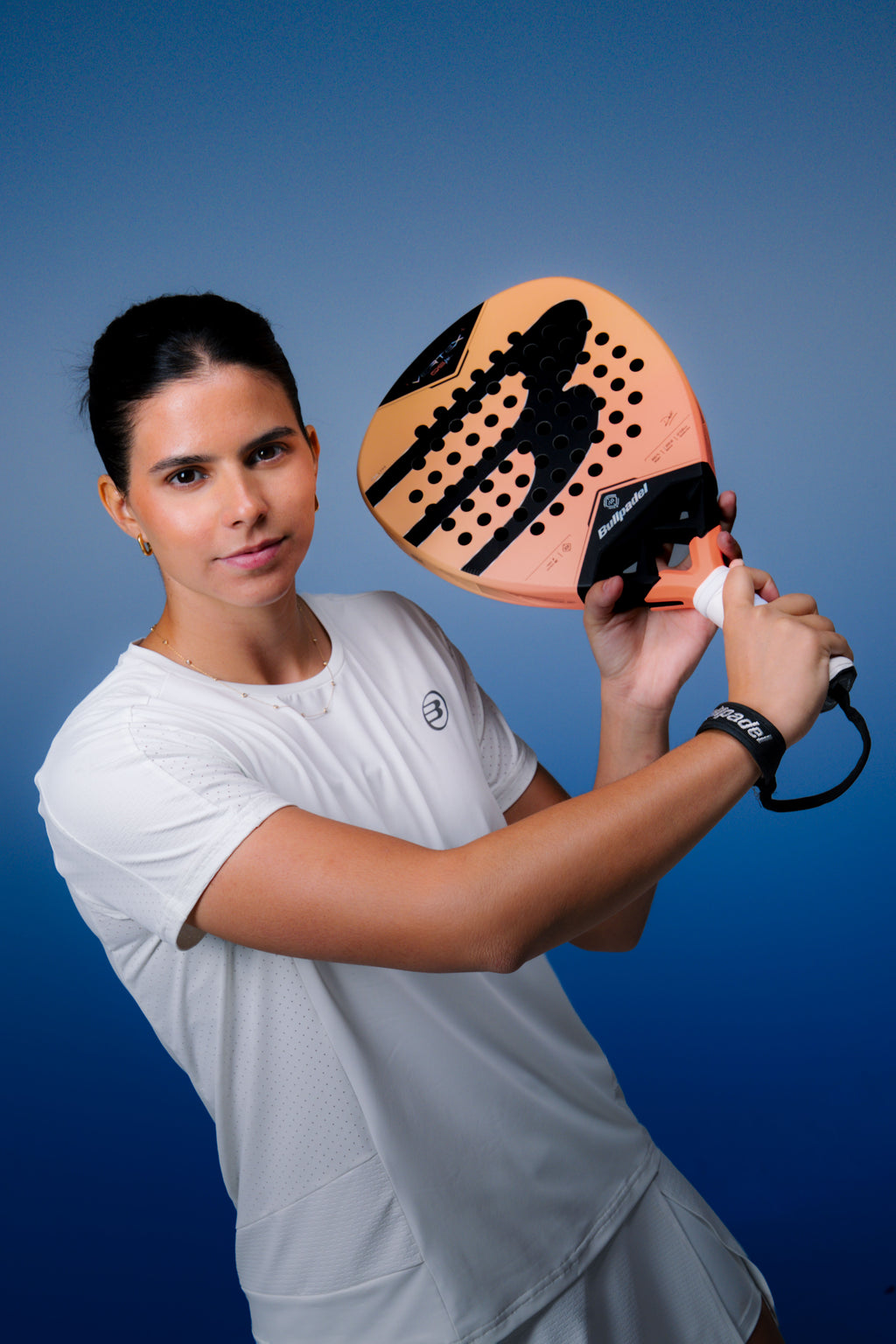 Bella Defi holding the Bullpadel Vertex 05 W (2027) padel racket available in New Zealand from ThePadelShopNZ