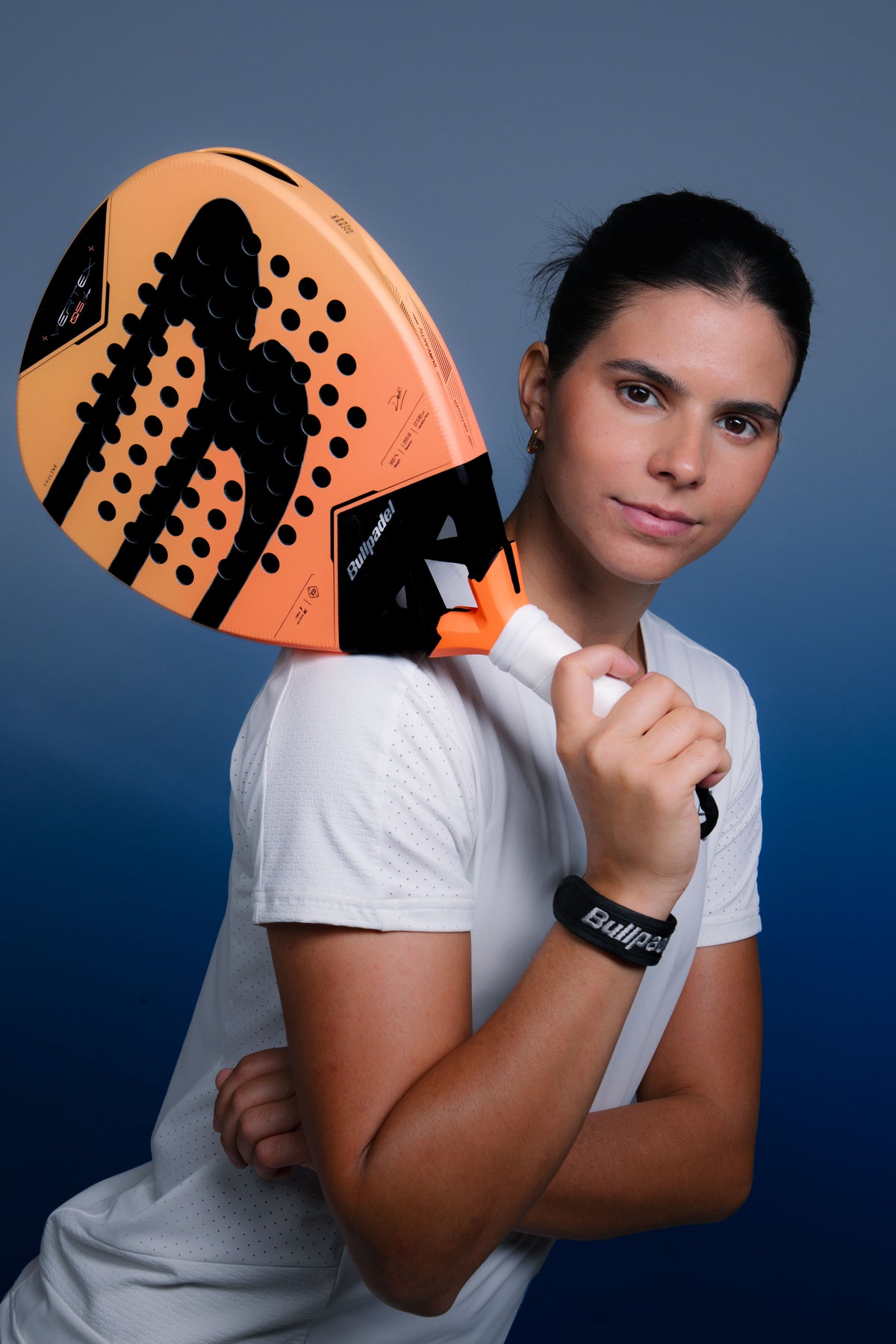 Bella Defi holding the Bullpadel Vertex 05 W (2027) padel racket available in New Zealand from ThePadelShopNZ