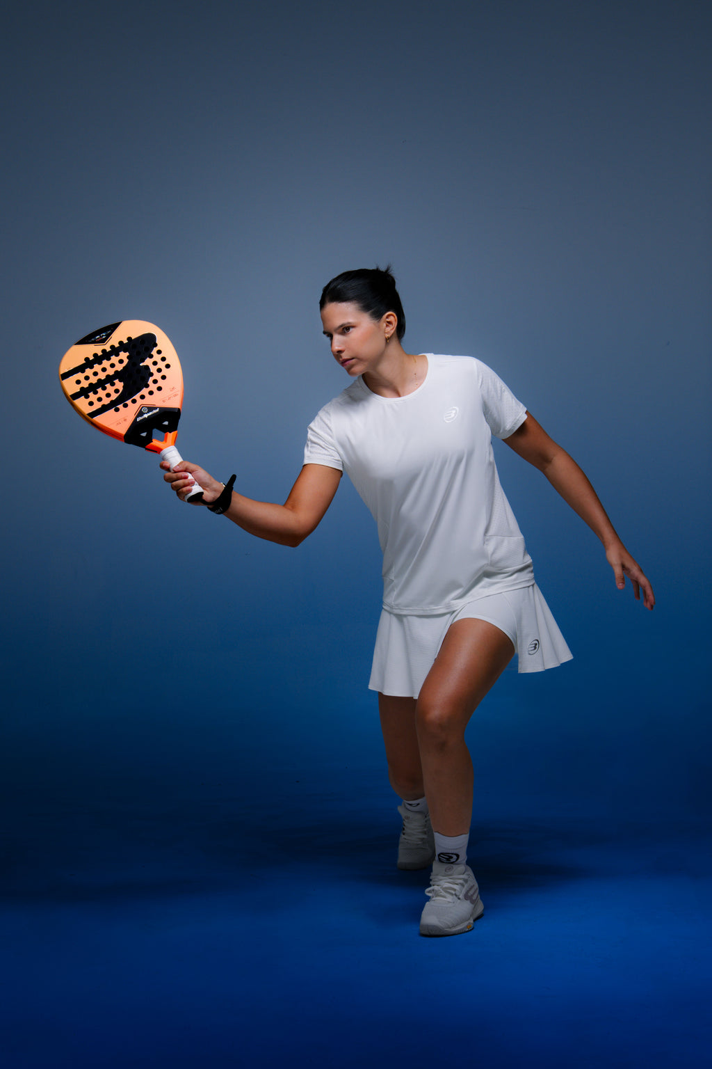 Bella Defi holding the Bullpadel Vertex 05 W (2027) padel racket available in New Zealand from ThePadelShopNZ