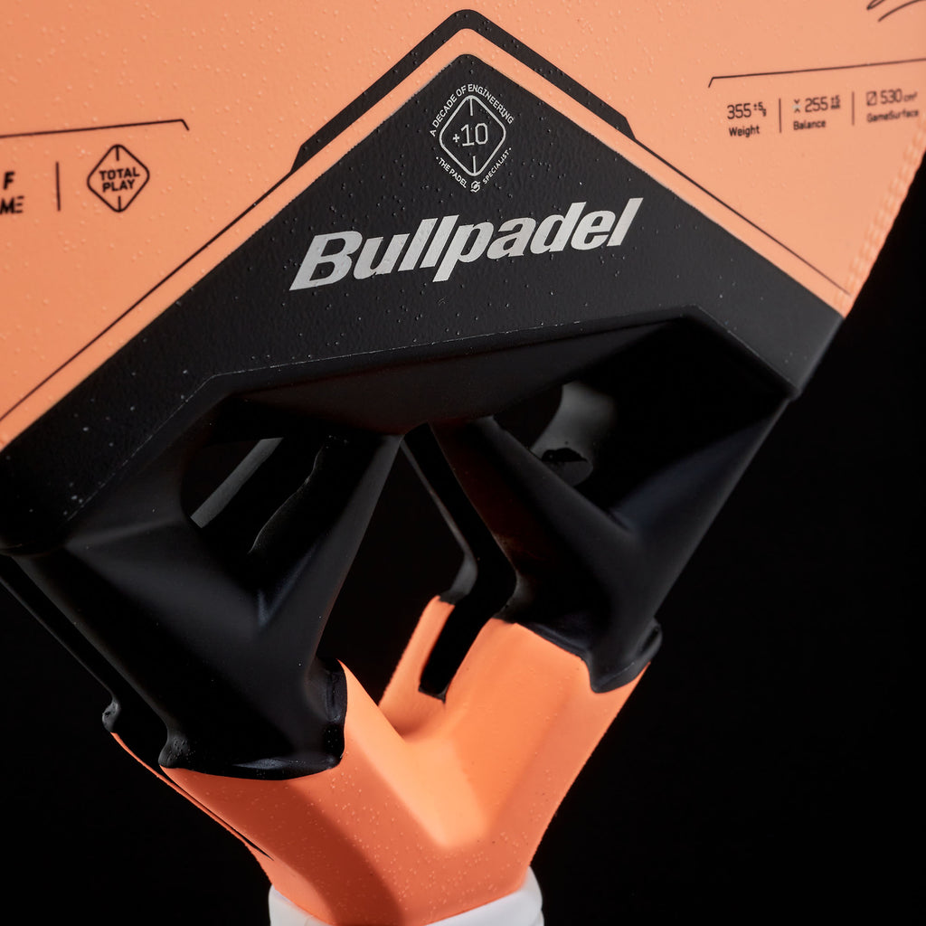 Bella Defi holding the Bullpadel Vertex 05 W (2027) padel racket available in New Zealand from ThePadelShopNZ